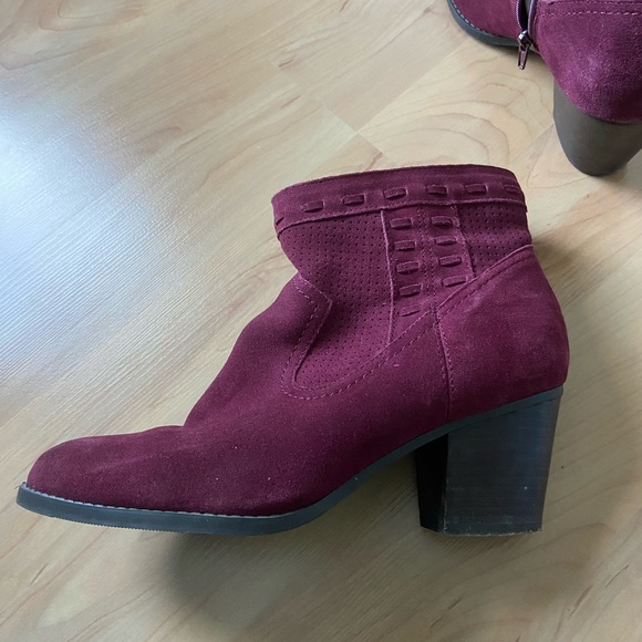 Market and Spruce Maroon Heeled Booties - Picture 5 of 9